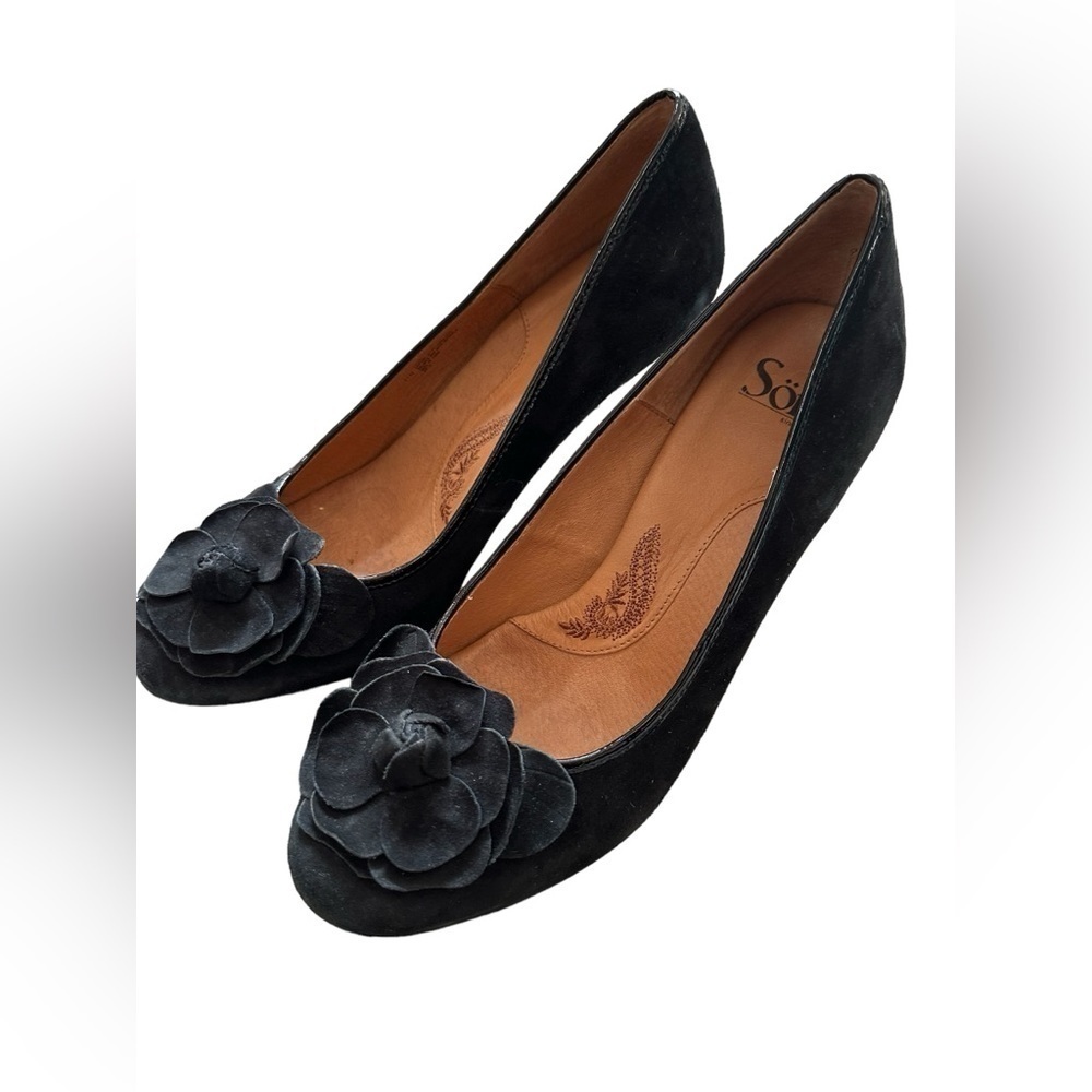 SOFFT Fiorella Black Suede Floral Applique Round Toe Slip On Pump Heels Size 11N